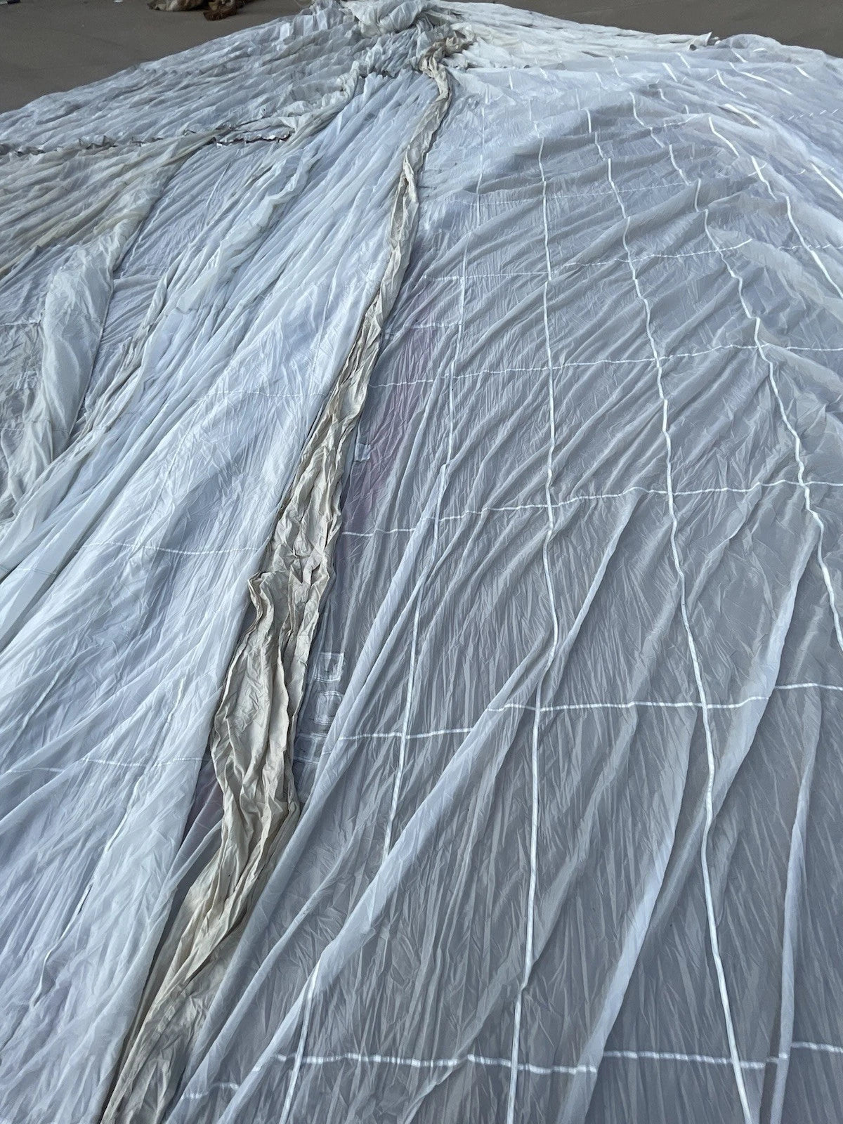British Military 100ft. Diameter White Cargo Parachute With  Carry Bags - Image 11