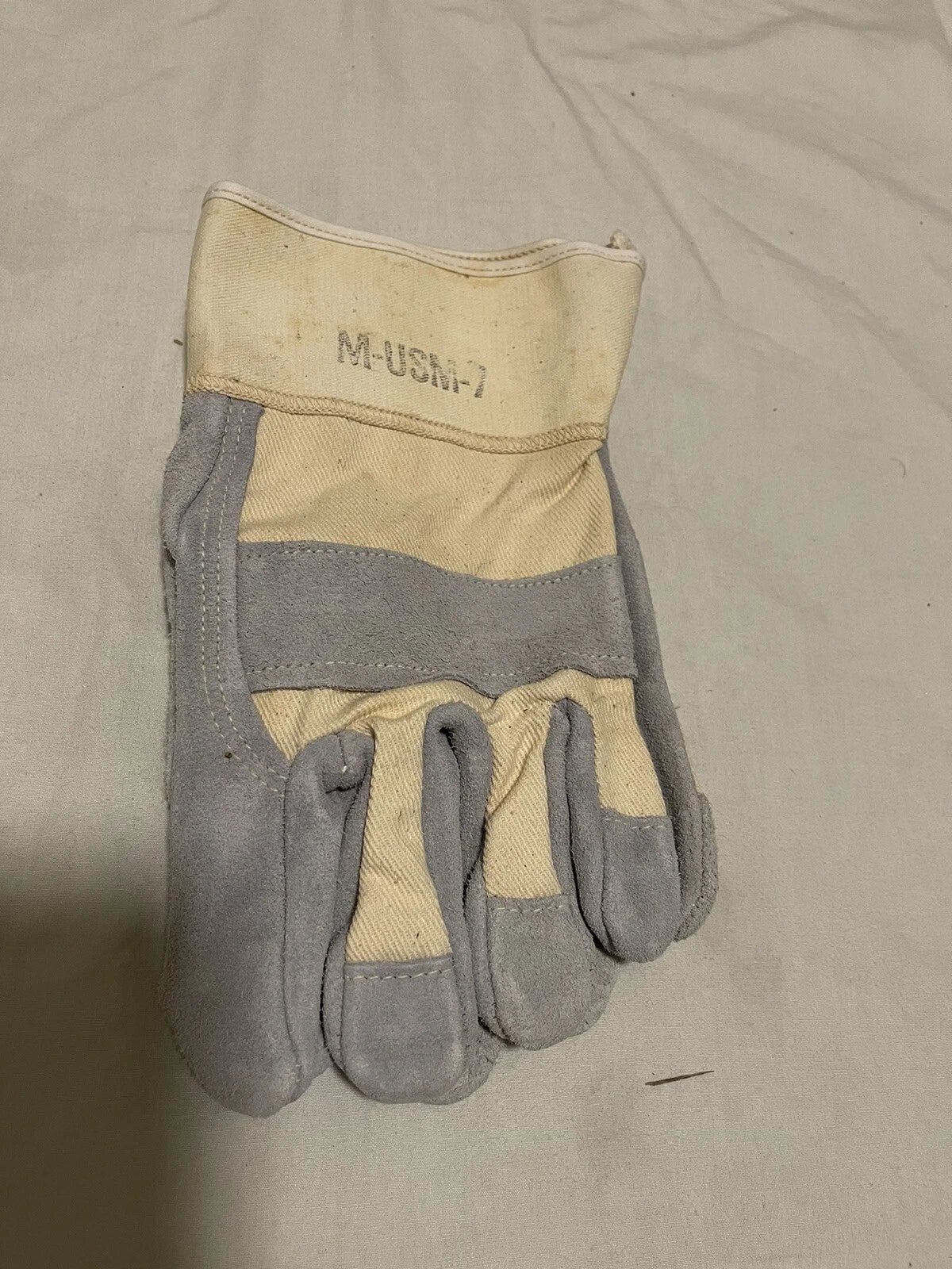 MILITARY ISSUE LEATHER WORK GLOVES U.S.A MADE NEW OLD STOCK Men's size 4.Large. - Image 3