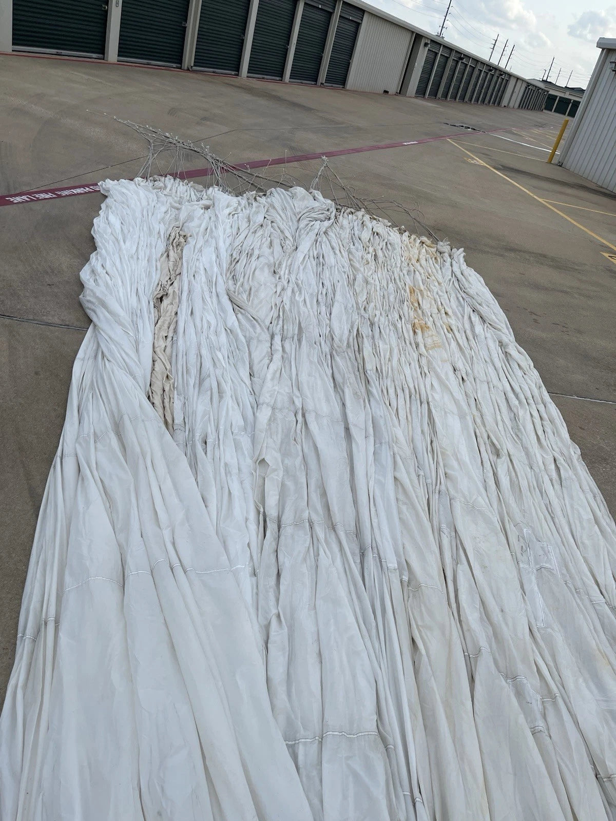 British Military 100ft. Diameter White Cargo Parachute With  Carry Bags - Image 19