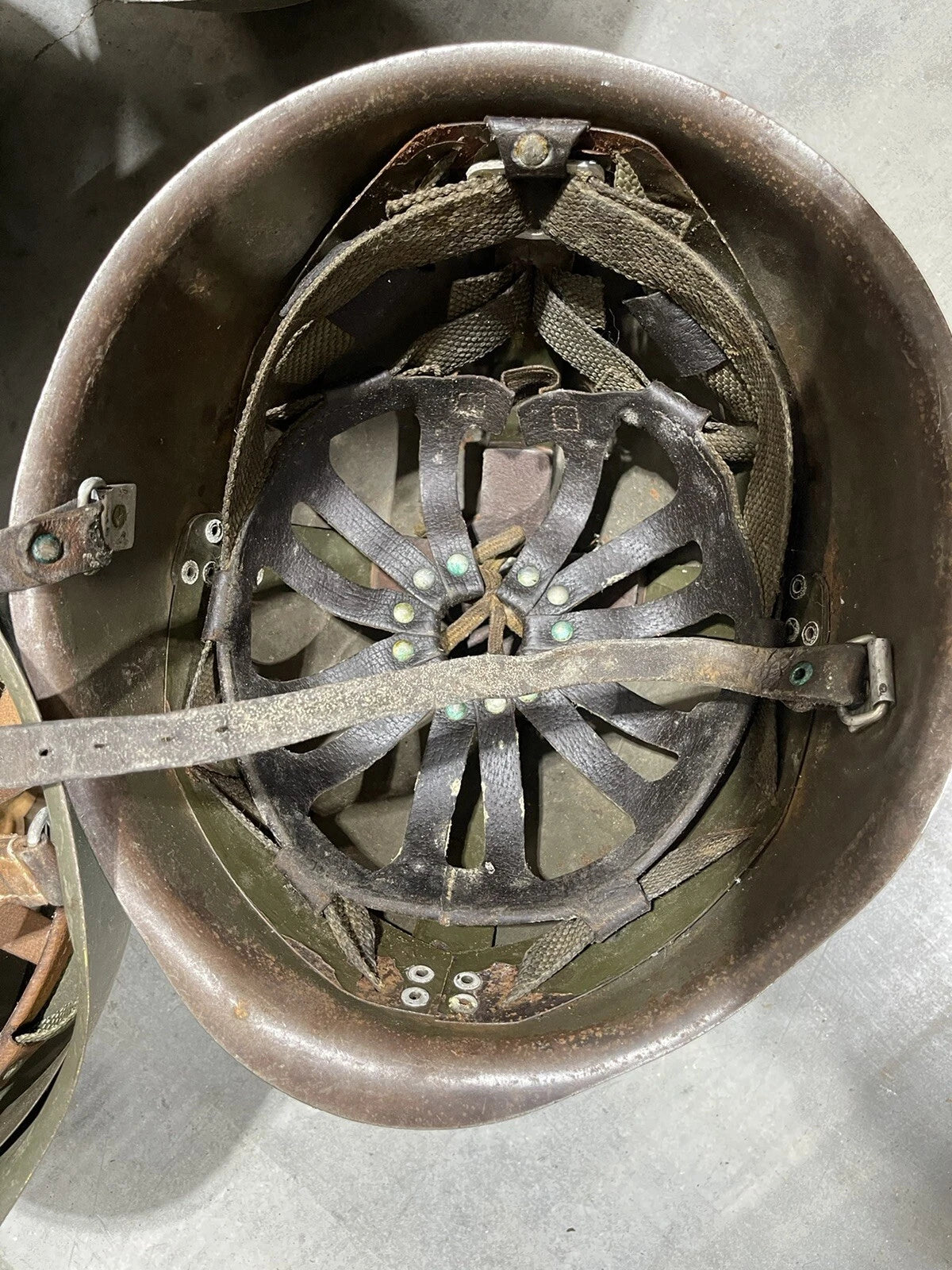 GENUINE POLISH MILITARY ARMY HELMET COMPLETE WITH ALL ORIGINAL PARTS USED IN EX - Image 4
