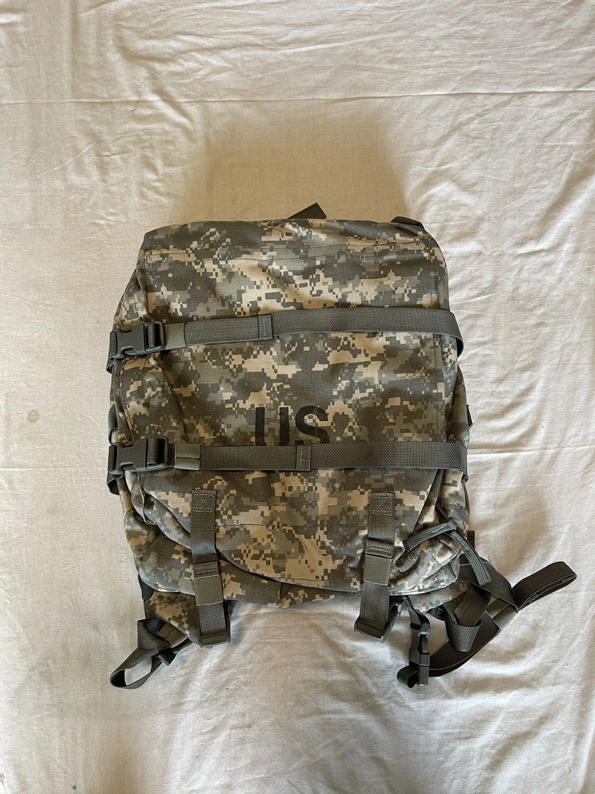 LARGE MOLLE II ACU Modular Medic Bag Backpack Complete Set NSN 8465-01-524-7635 - Image 1