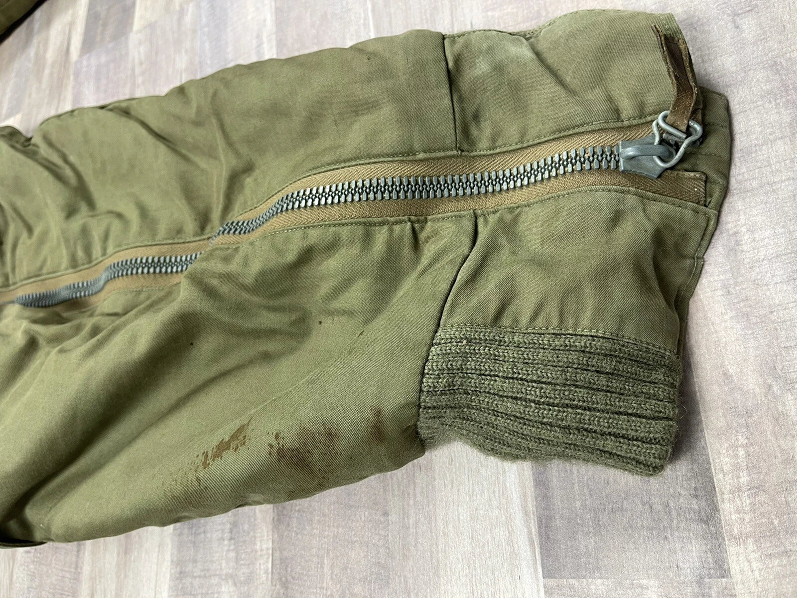 Genuine USAF WW II Flyers Intermediate Trousers Dated 1945 vintage Collectible. - Image 10
