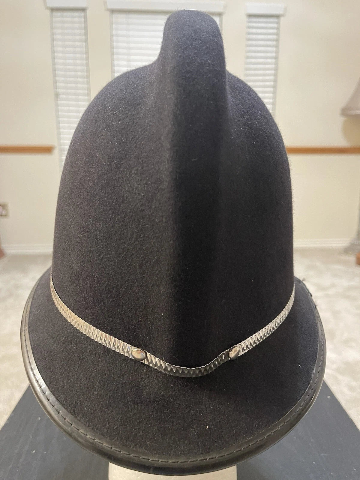 British Bobby  SUFFOLK  Helmet Size 58/59 CM. Medium, 71/4"/ 73/8" , Mint. - Image 5