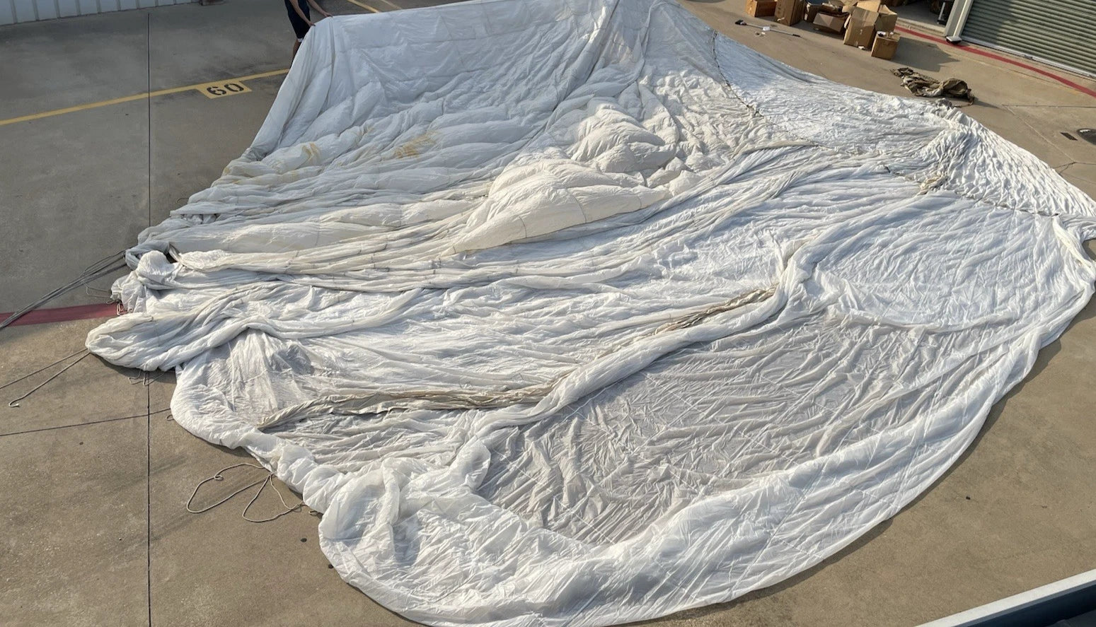 British Military 100ft. Diameter White Cargo Parachute With  Carry Bags - Image 9