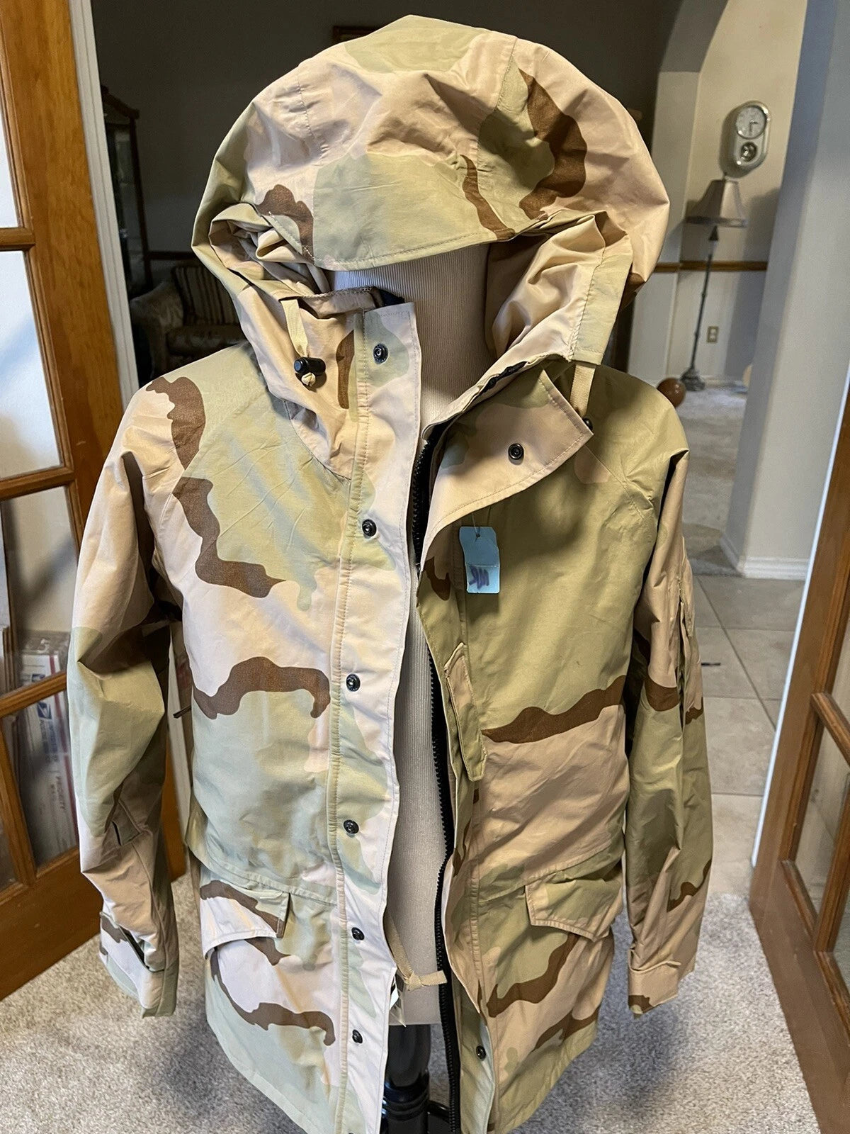 Genuine US GI Military 3 color Desert camouflage ECW Gortex  Jacket - Image 1