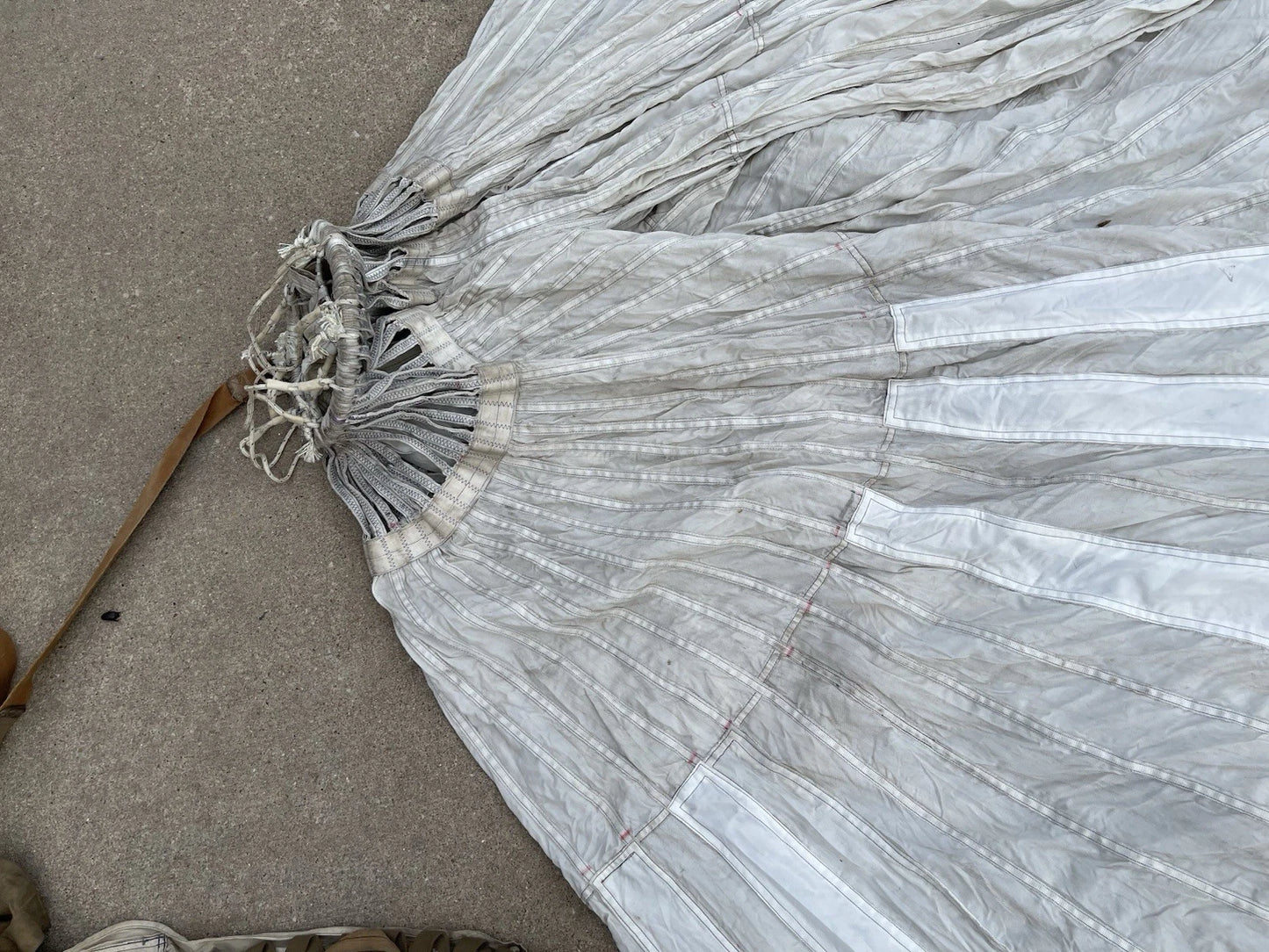 British Military 100ft. Diameter White Cargo Parachute With  Carry Bags - Image 13