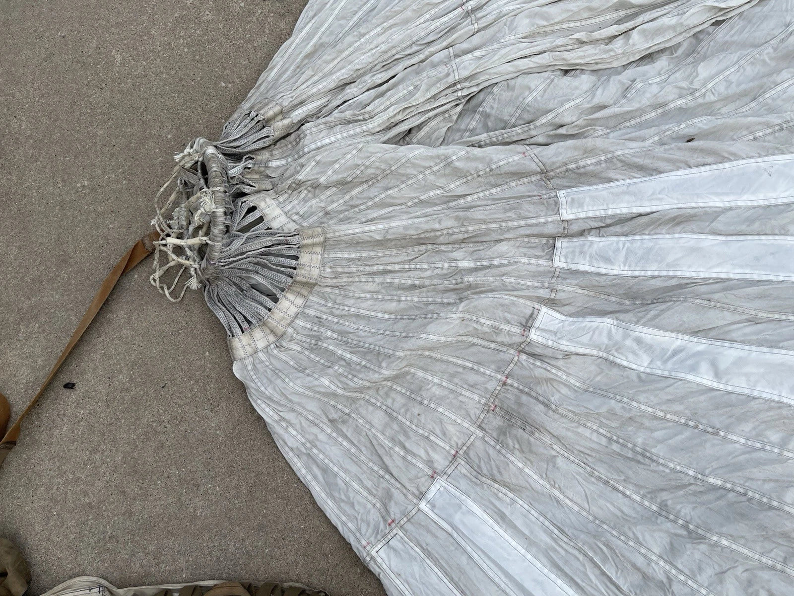 British Military 100ft. Diameter White Cargo Parachute With  Carry Bags - Image 13